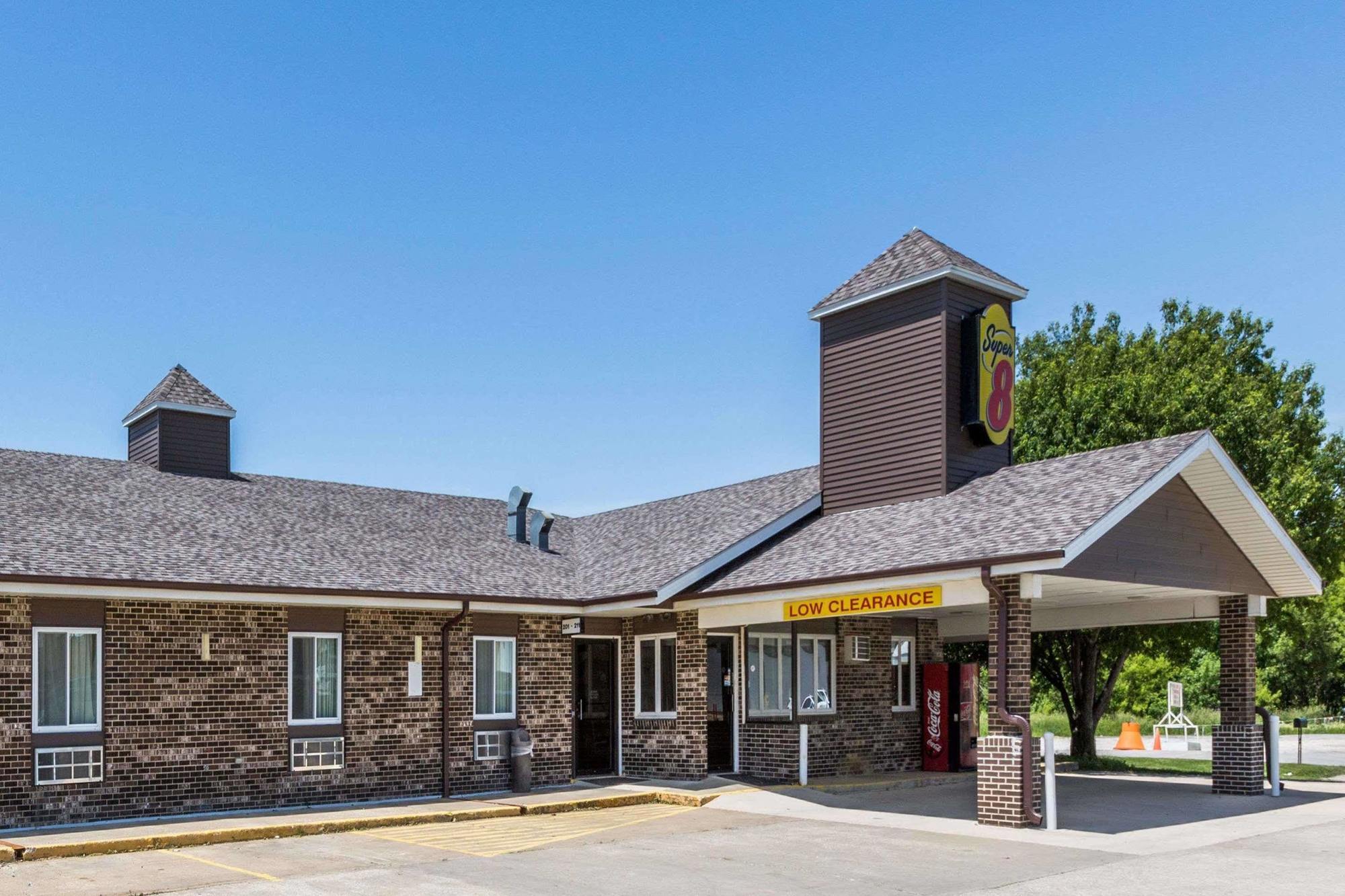 Hotel Super 8 By Wyndham Adair Ia Exterior foto